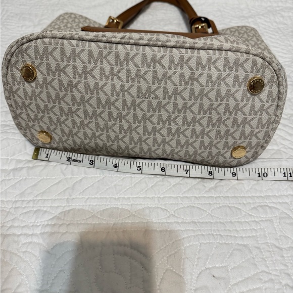 Michael Kors Tan and Cream Signature Tote - Picture 12 of 14